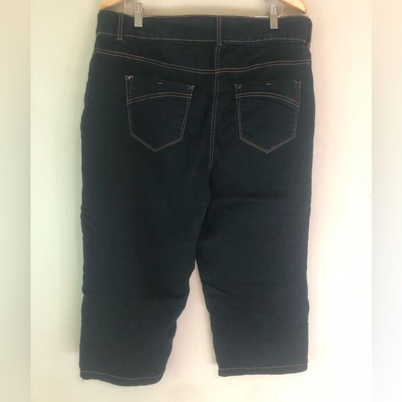 🐱 Unbranded Jegging Style Black Capris - Picture 2 of 3